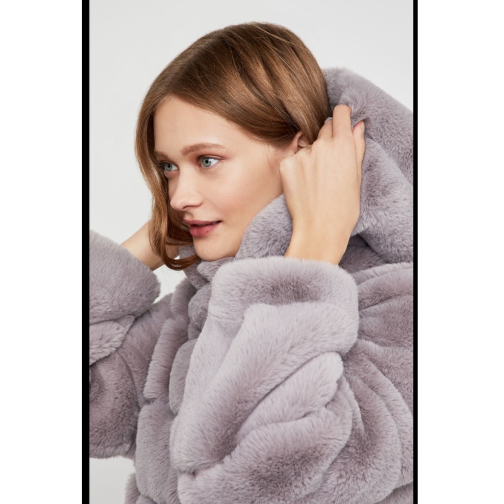 BCBG Maxazria Felicia Faux Fur Hooded Coat SUPER SOFT Shiny Lilac Color NEW - Picture 3 of 7